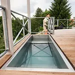 Tvrz Krassa Hotel