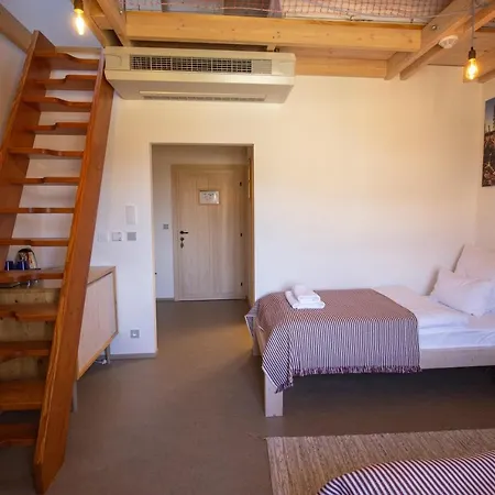 Tvrz Krassa Hotel Osecna
